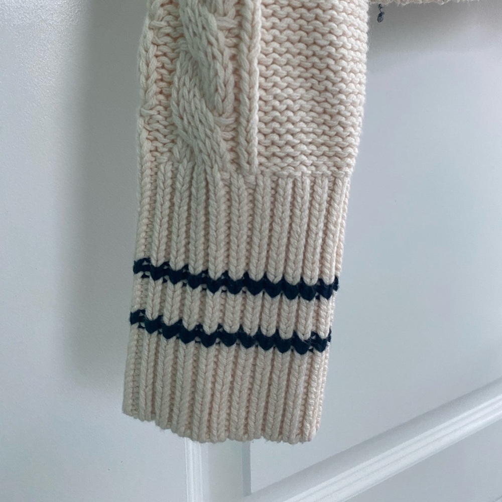 ABERCROMBIE - Cable-Knit V-Neck Cream Sweater - Size M - Picture 3 of 6